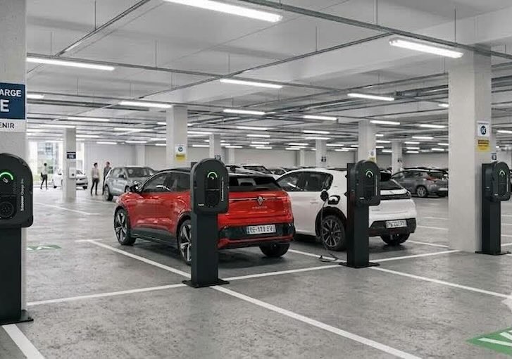 banniere borne copro Grand parking souterrain de copropriété équipé de bornes de recharge sur colonne — installation Pro Borne