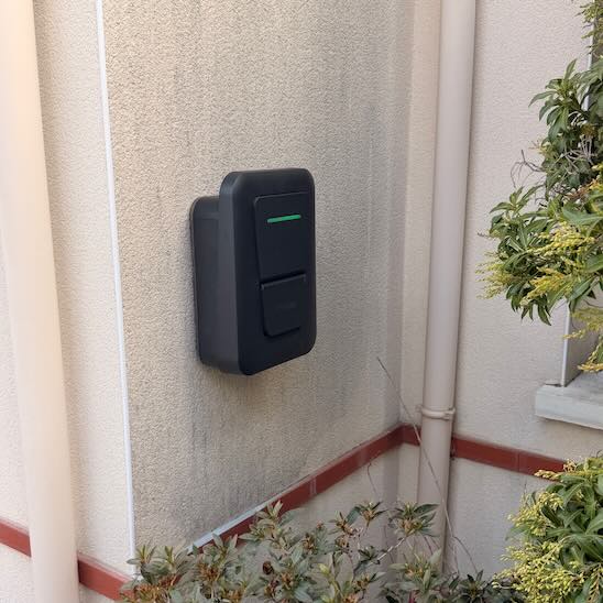 installation-borne-recharge-hager-maison-individuelle Borne de recharge Schneider Electric installée par Pro Borne, installateur IRVE certifié